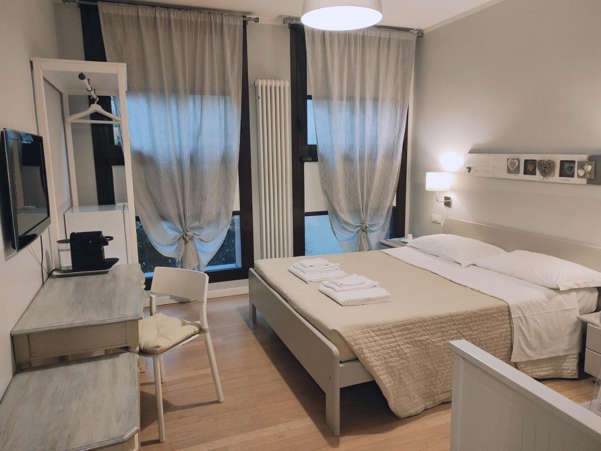 Bed In Bo Saragozza Hotel โบโลญญา ภายนอก รูปภาพ