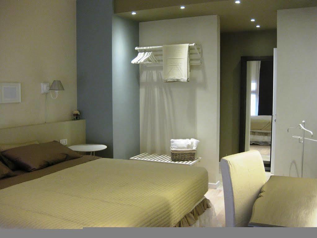 Bed In Bo Saragozza Hotel โบโลญญา ภายนอก รูปภาพ