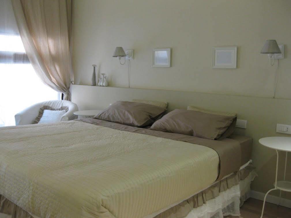 Bed In Bo Saragozza Hotel โบโลญญา ภายนอก รูปภาพ