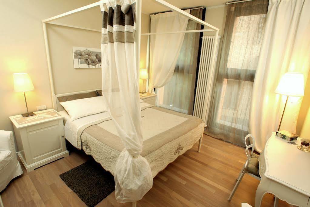 Bed In Bo Saragozza Hotel โบโลญญา ภายนอก รูปภาพ