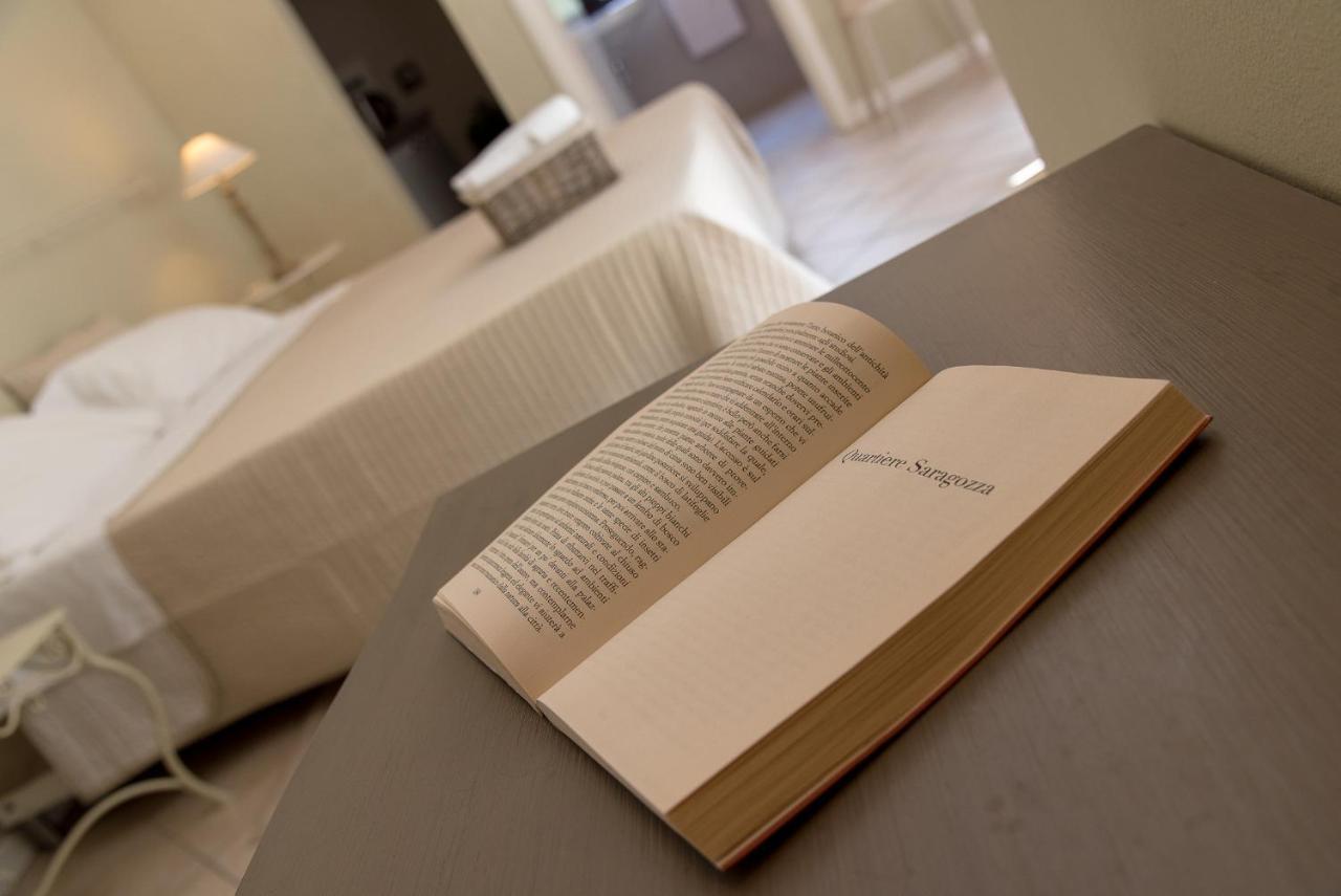 Bed In Bo Saragozza Hotel โบโลญญา ภายนอก รูปภาพ