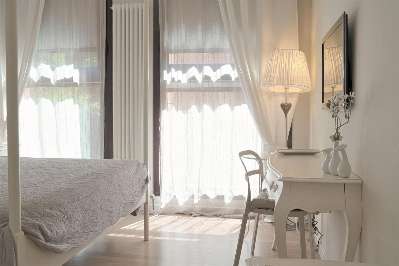 Bed In Bo Saragozza Hotel โบโลญญา ภายนอก รูปภาพ
